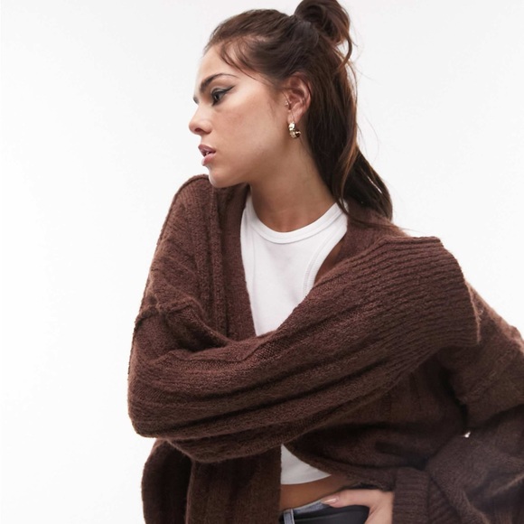 Topshop knitted fluffy v-neck wide rib cardigan in brown - Picture 2 of 8